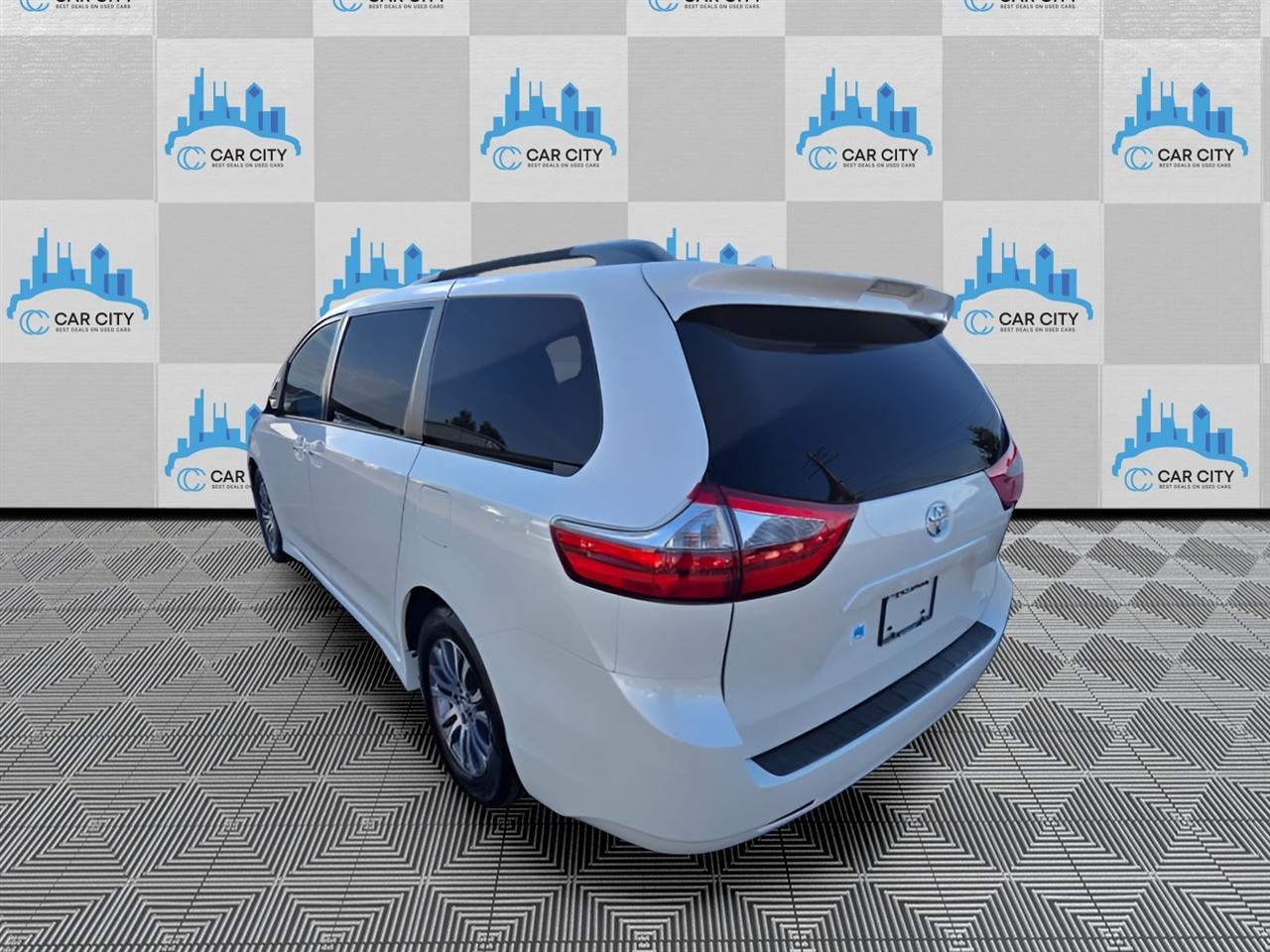 Toyota Sienna Limited Premium 7-Passenger 2020