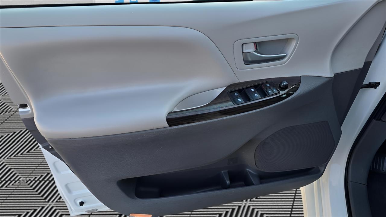 Toyota Sienna Limited Premium 7-Passenger 2020