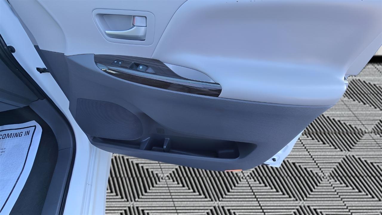 Toyota Sienna Limited Premium 7-Passenger 2020
