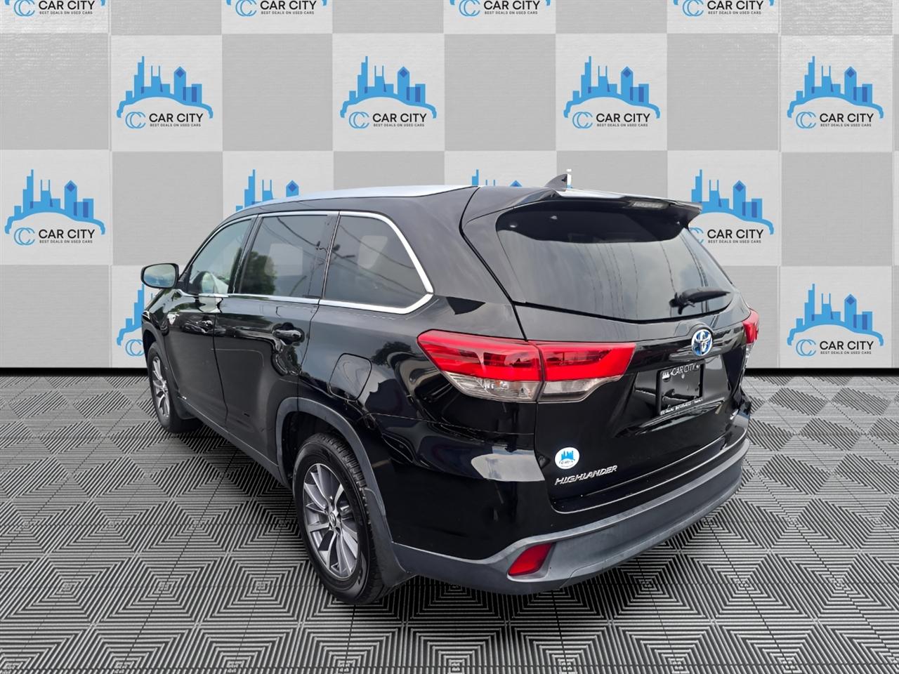 Toyota Highlander Hybrid XLE AWD 2019