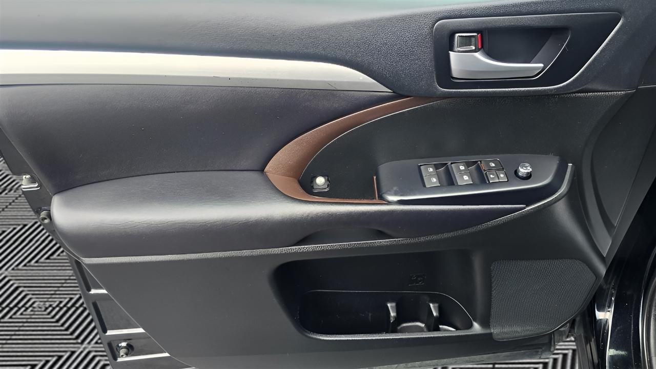 Toyota Highlander Hybrid XLE AWD 2019
