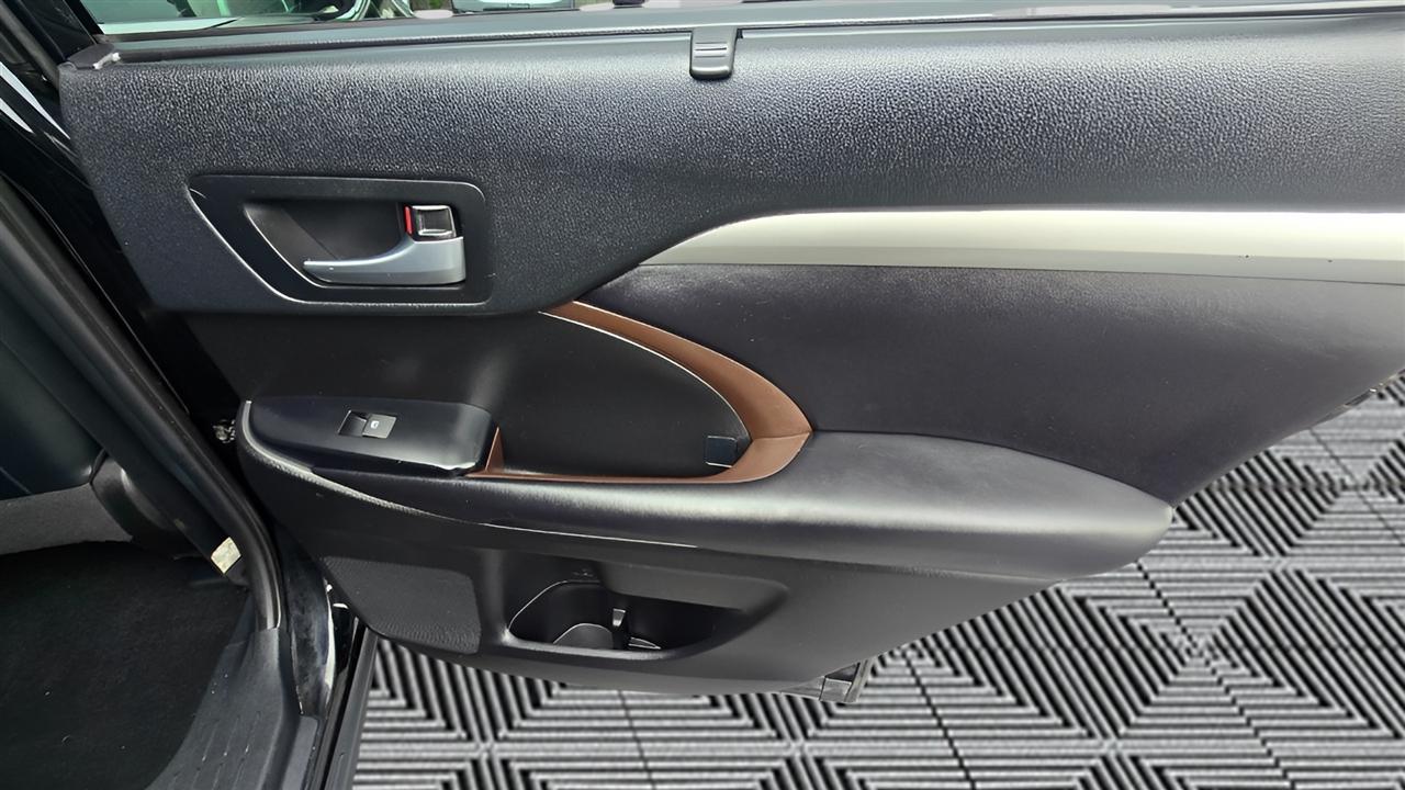 Toyota Highlander Hybrid XLE AWD 2019