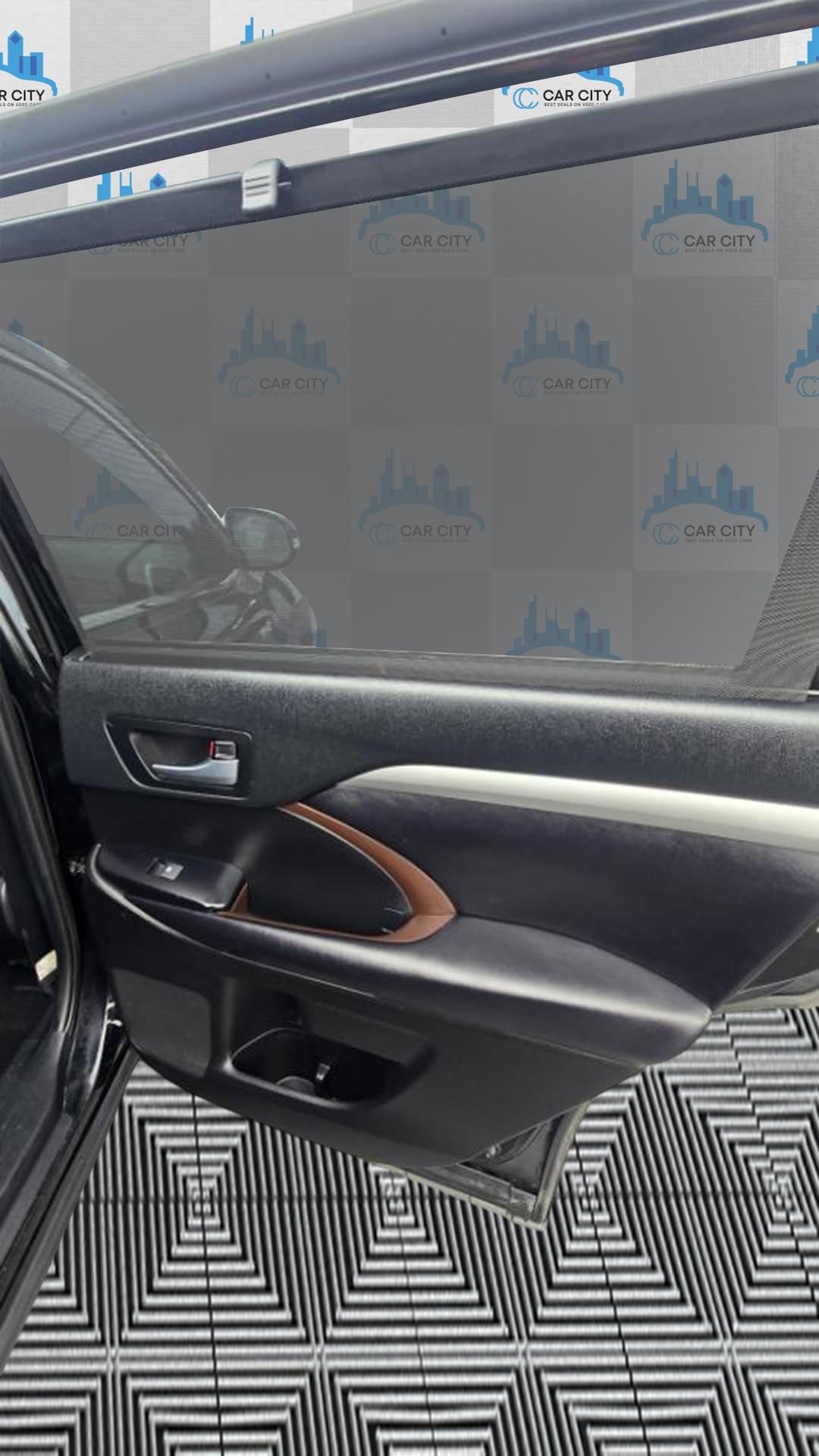 Toyota Highlander Hybrid XLE AWD 2019