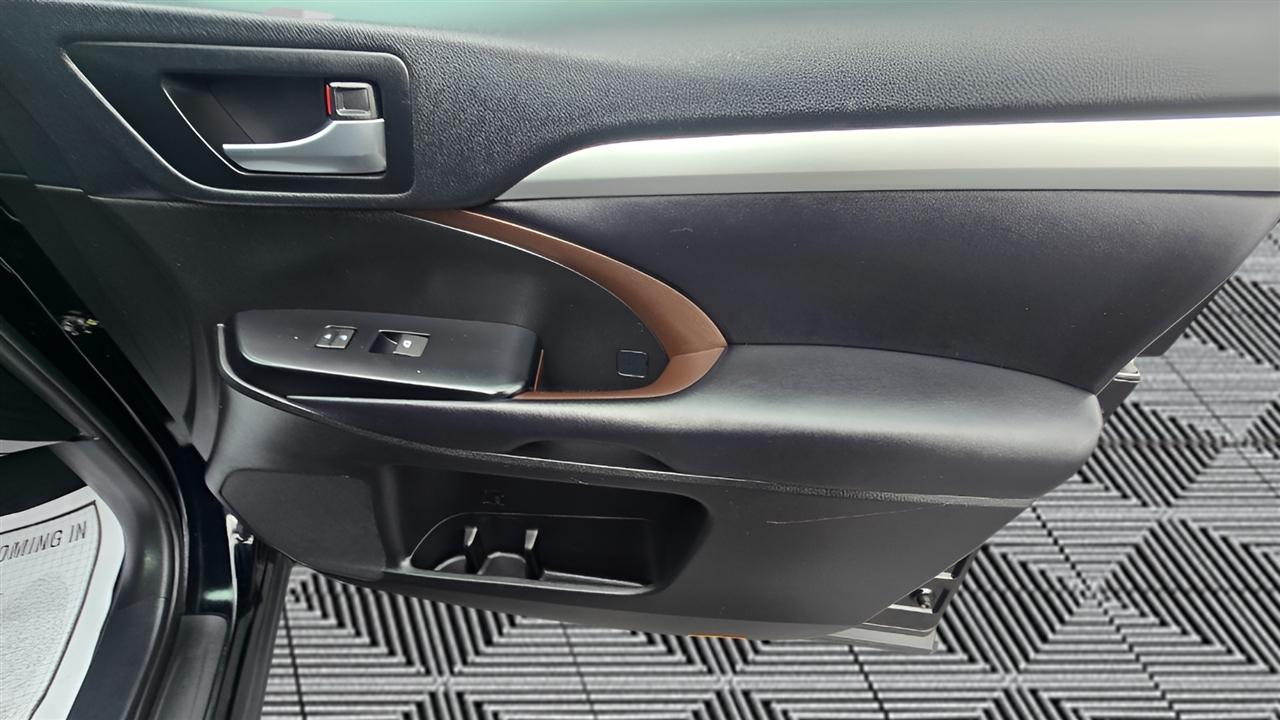 Toyota Highlander Hybrid XLE AWD 2019