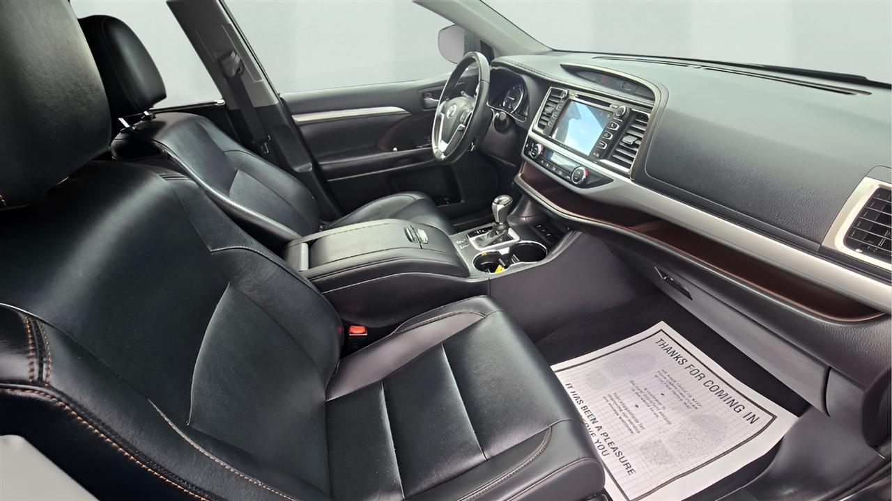 Toyota Highlander Hybrid XLE AWD 2019