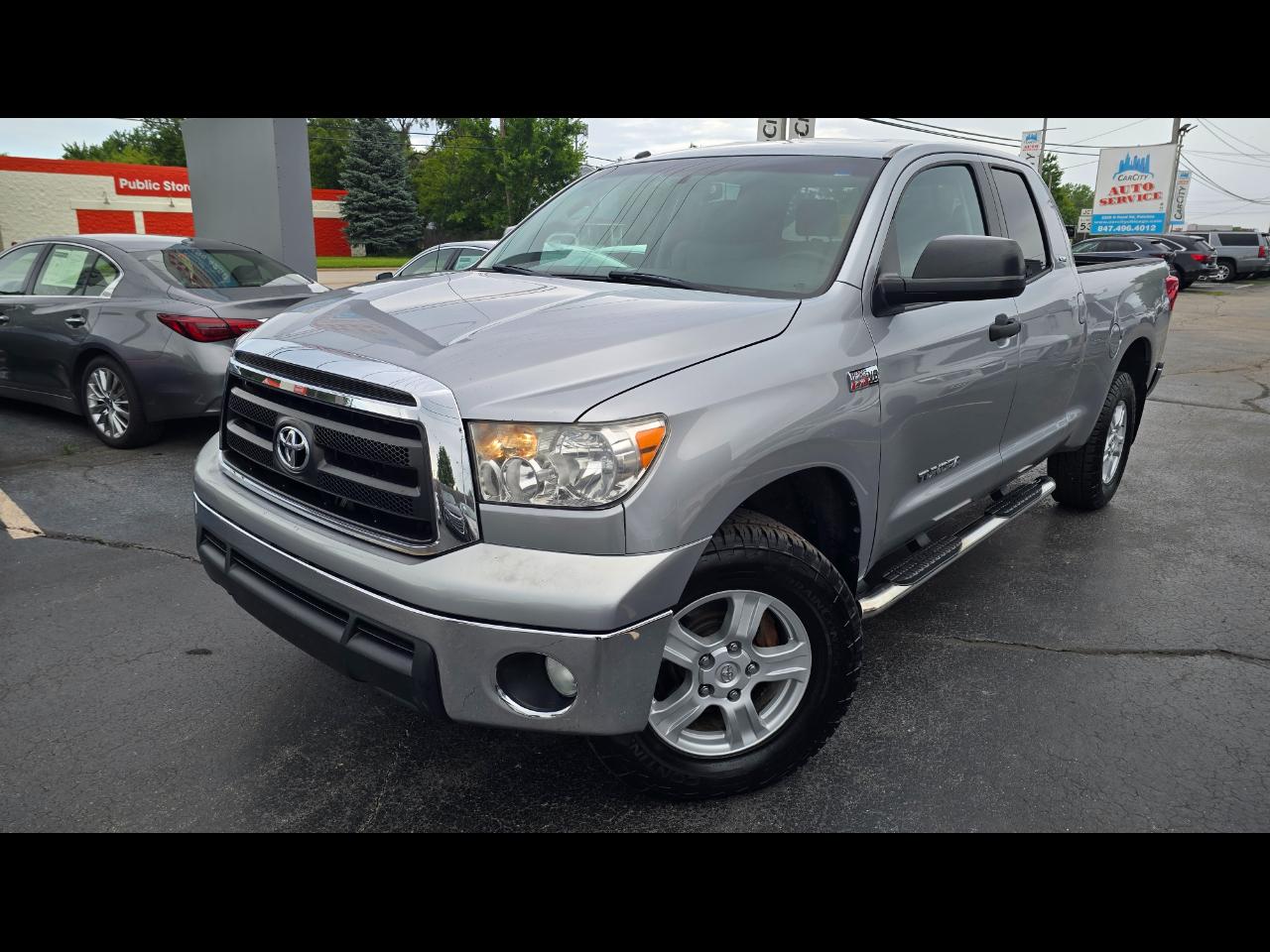 Toyota Tundra Tundra-Grade CrewMax 5.7L 4WD 2011