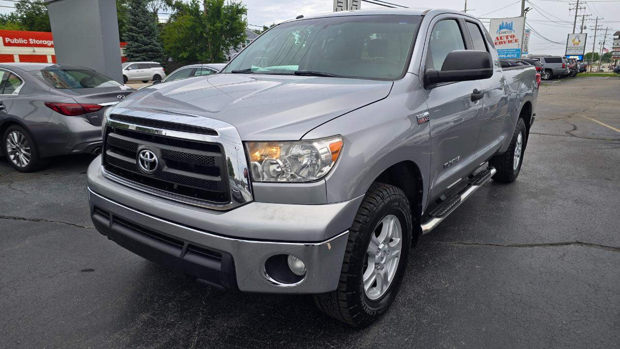 Toyota Tundra Tundra-Grade CrewMax 5.7L 4WD 2011