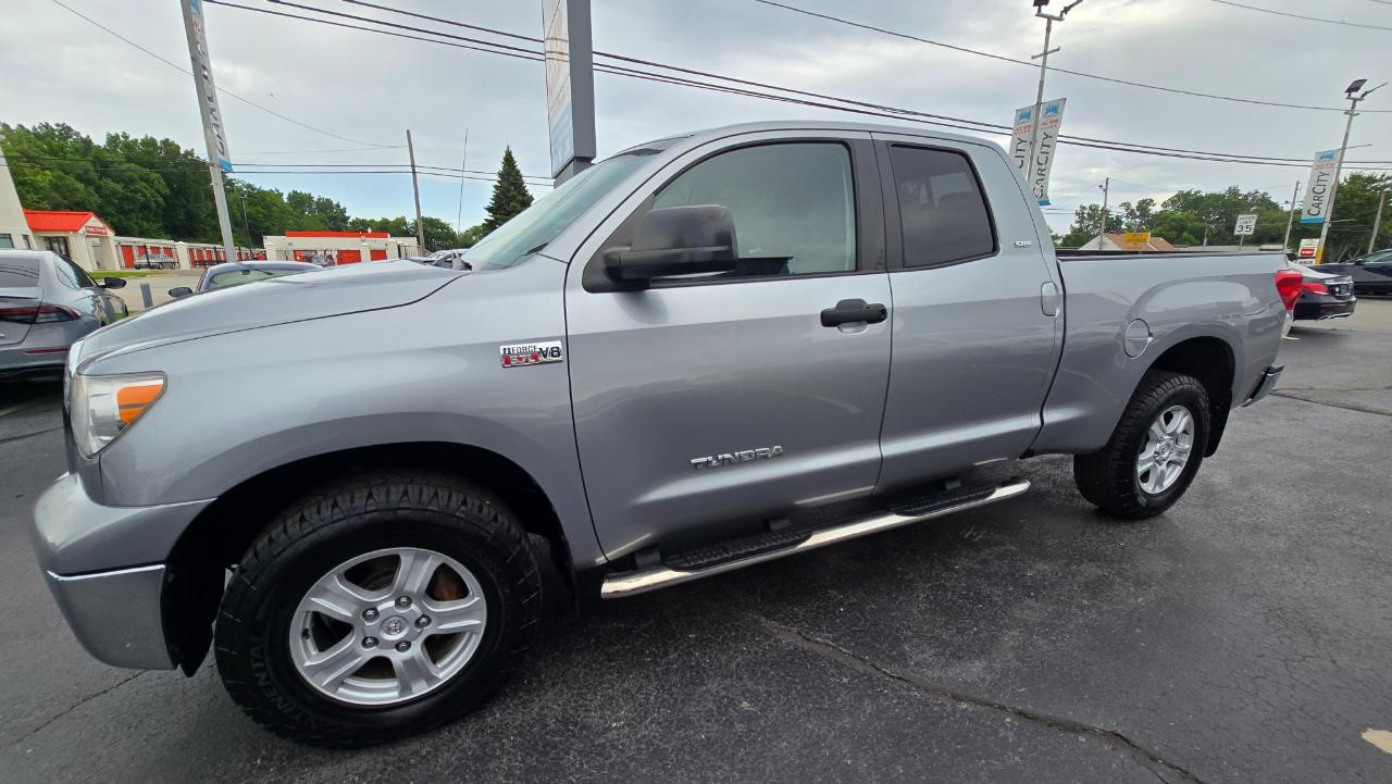 Toyota Tundra Tundra-Grade CrewMax 5.7L 4WD 2011