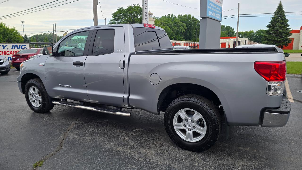 Toyota Tundra Tundra-Grade CrewMax 5.7L 4WD 2011