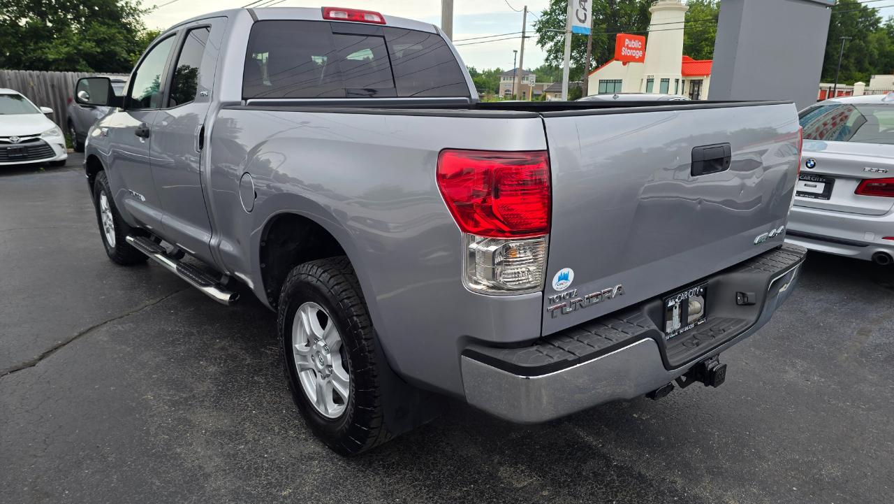 Toyota Tundra Tundra-Grade CrewMax 5.7L 4WD 2011