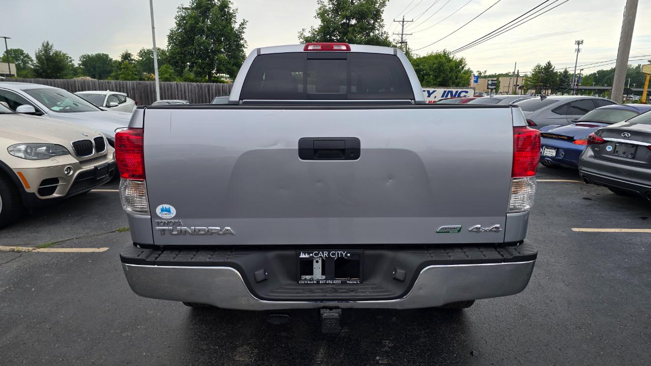 Toyota Tundra Tundra-Grade CrewMax 5.7L 4WD 2011