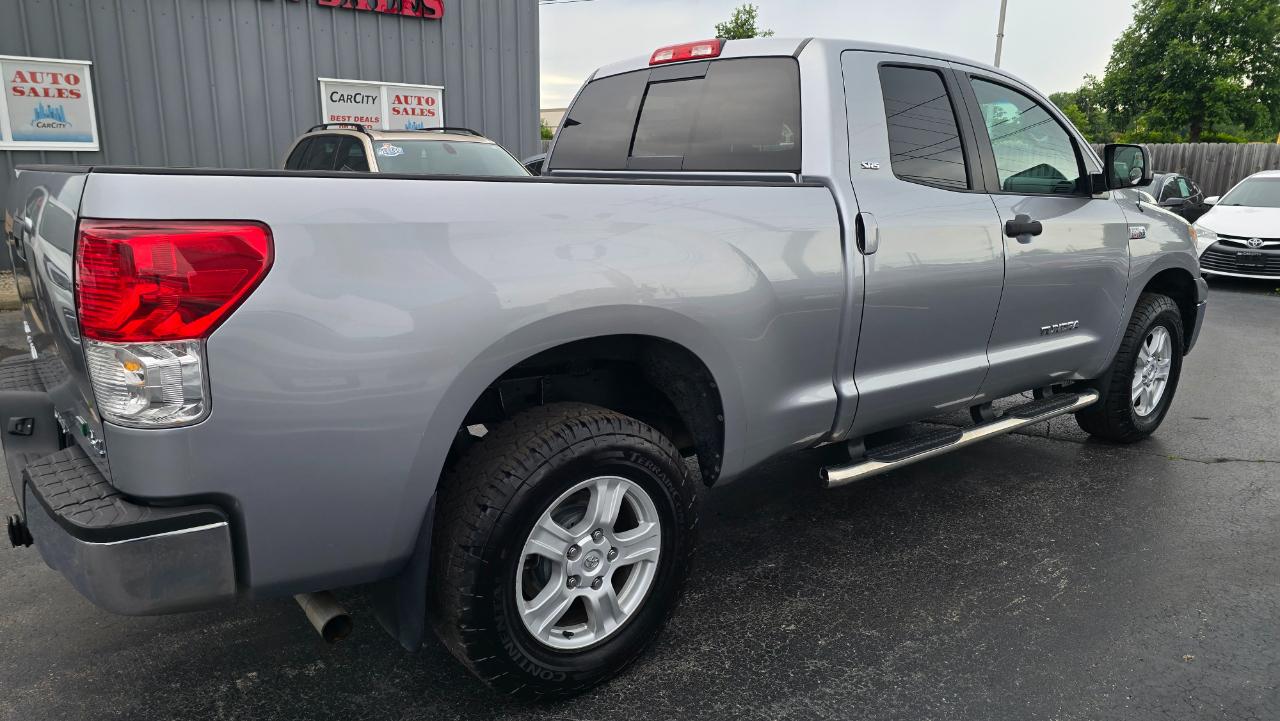 Toyota Tundra Tundra-Grade CrewMax 5.7L 4WD 2011