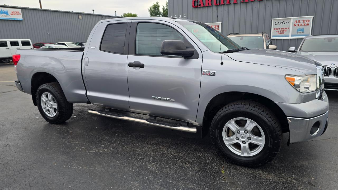 Toyota Tundra Tundra-Grade CrewMax 5.7L 4WD 2011