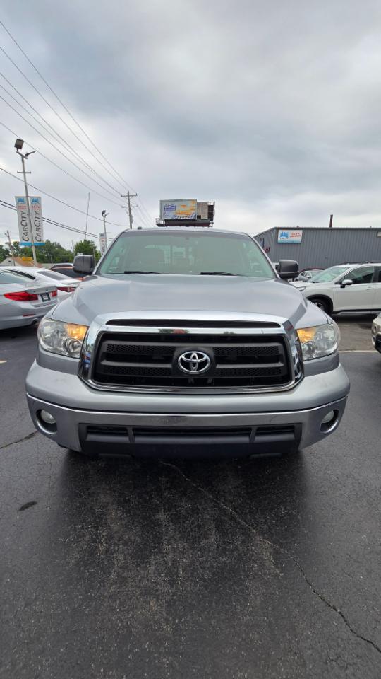 Toyota Tundra Tundra-Grade CrewMax 5.7L 4WD 2011