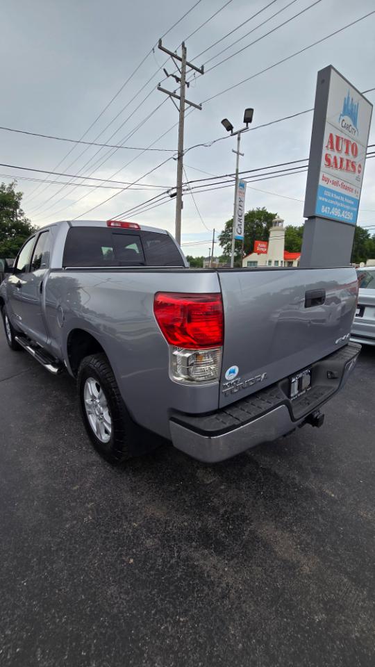 Toyota Tundra Tundra-Grade CrewMax 5.7L 4WD 2011