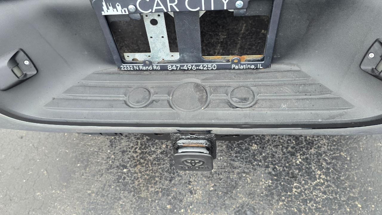 Toyota Tundra Tundra-Grade CrewMax 5.7L 4WD 2011