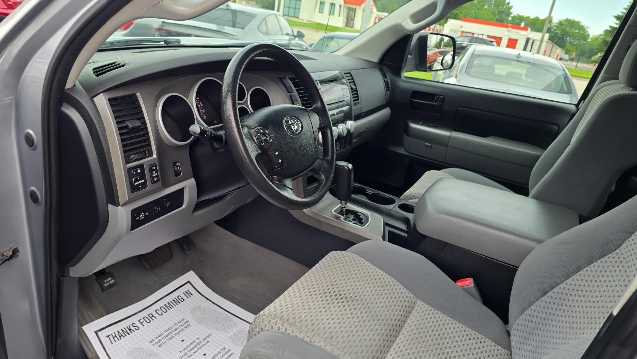 Toyota Tundra Tundra-Grade CrewMax 5.7L 4WD 2011