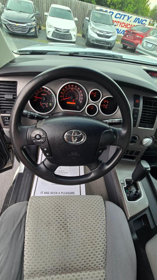 Toyota Tundra Tundra-Grade CrewMax 5.7L 4WD 2011