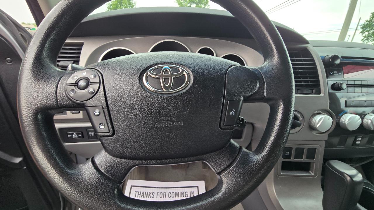 Toyota Tundra Tundra-Grade CrewMax 5.7L 4WD 2011