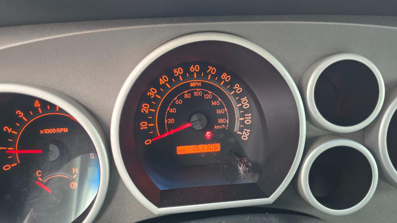 Toyota Tundra Tundra-Grade CrewMax 5.7L 4WD 2011