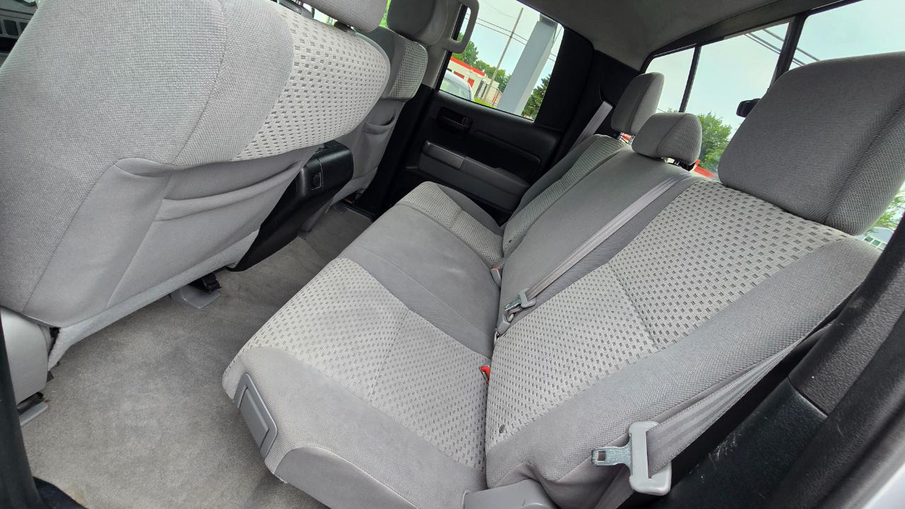 Toyota Tundra Tundra-Grade CrewMax 5.7L 4WD 2011