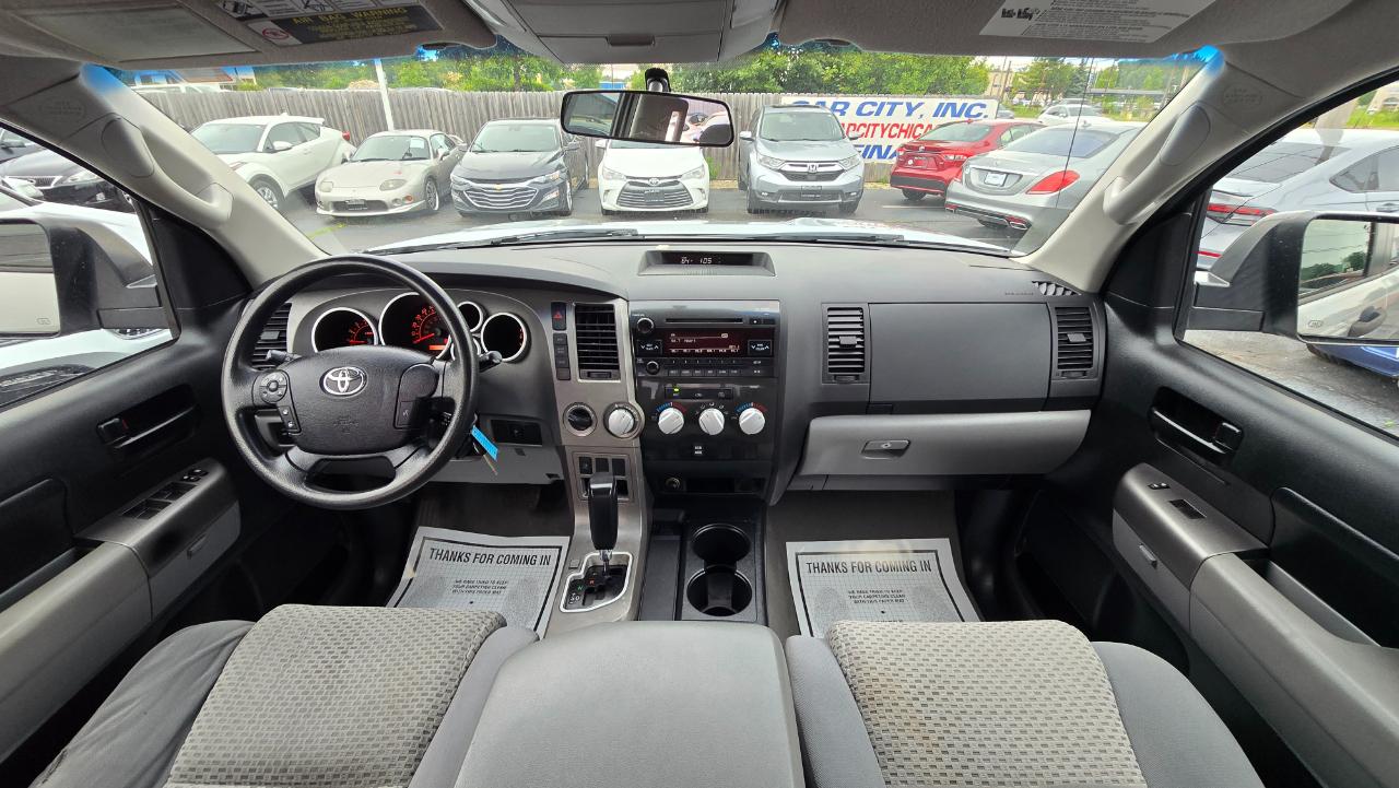 Toyota Tundra Tundra-Grade CrewMax 5.7L 4WD 2011