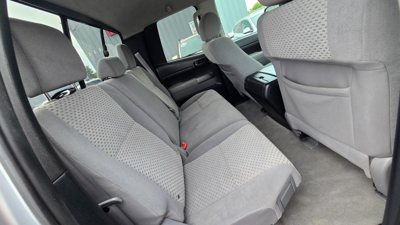 Toyota Tundra Tundra-Grade CrewMax 5.7L 4WD 2011
