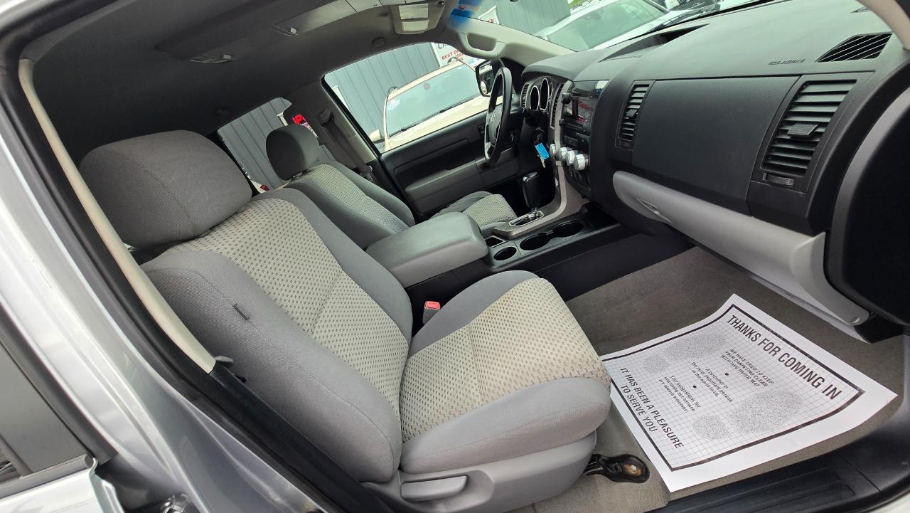 Toyota Tundra Tundra-Grade CrewMax 5.7L 4WD 2011