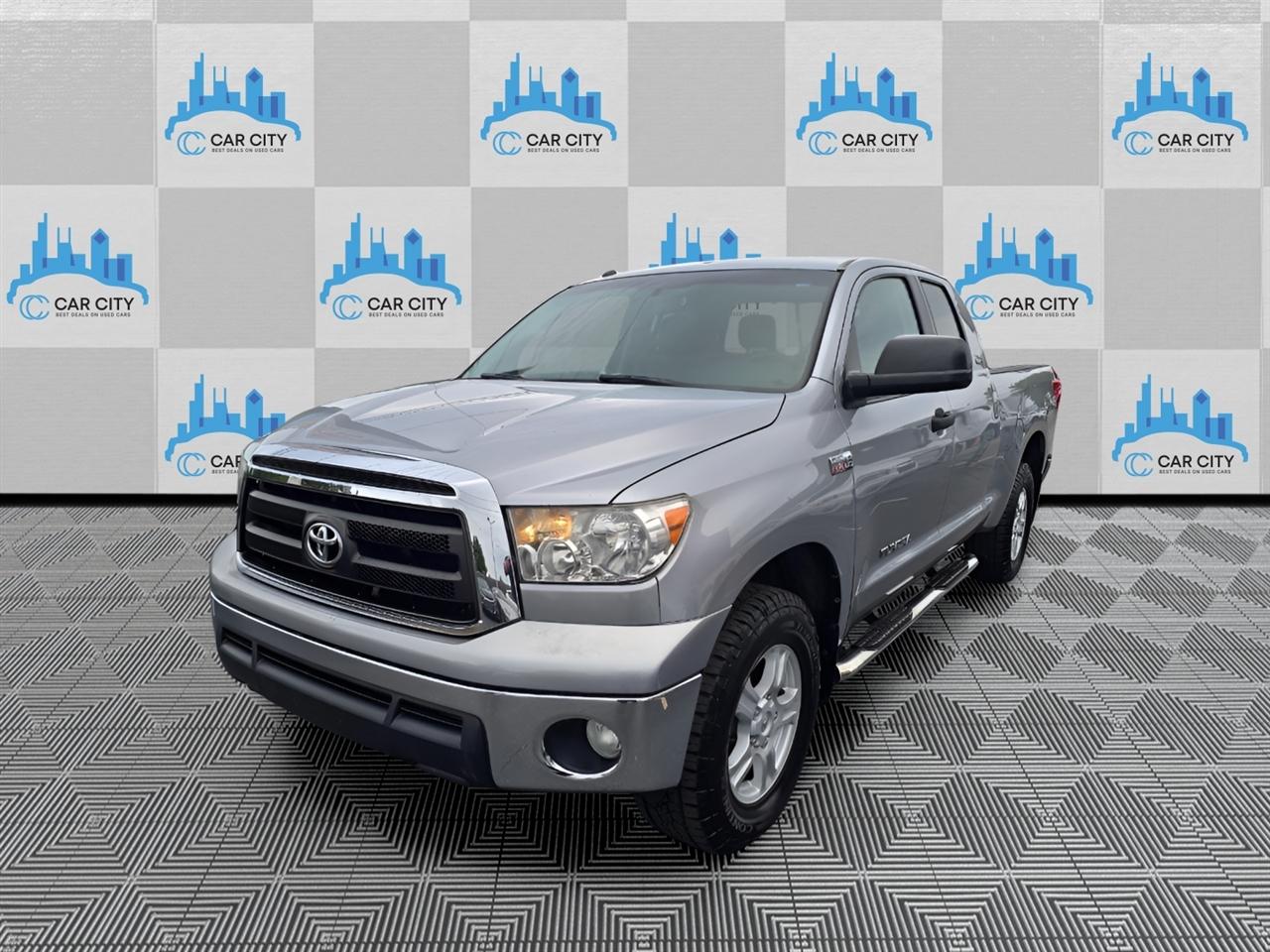 Toyota Tundra Tundra-Grade CrewMax 5.7L 4WD 2011