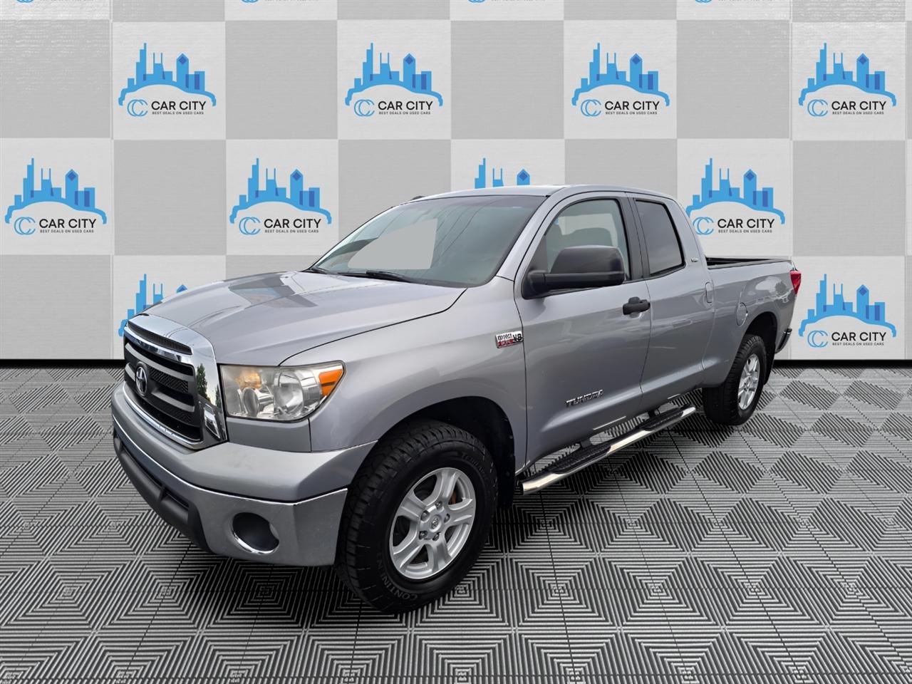 Toyota Tundra Tundra-Grade CrewMax 5.7L 4WD 2011