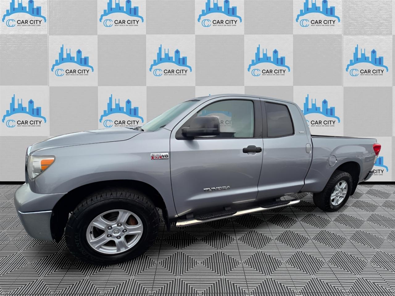 Toyota Tundra Tundra-Grade CrewMax 5.7L 4WD 2011