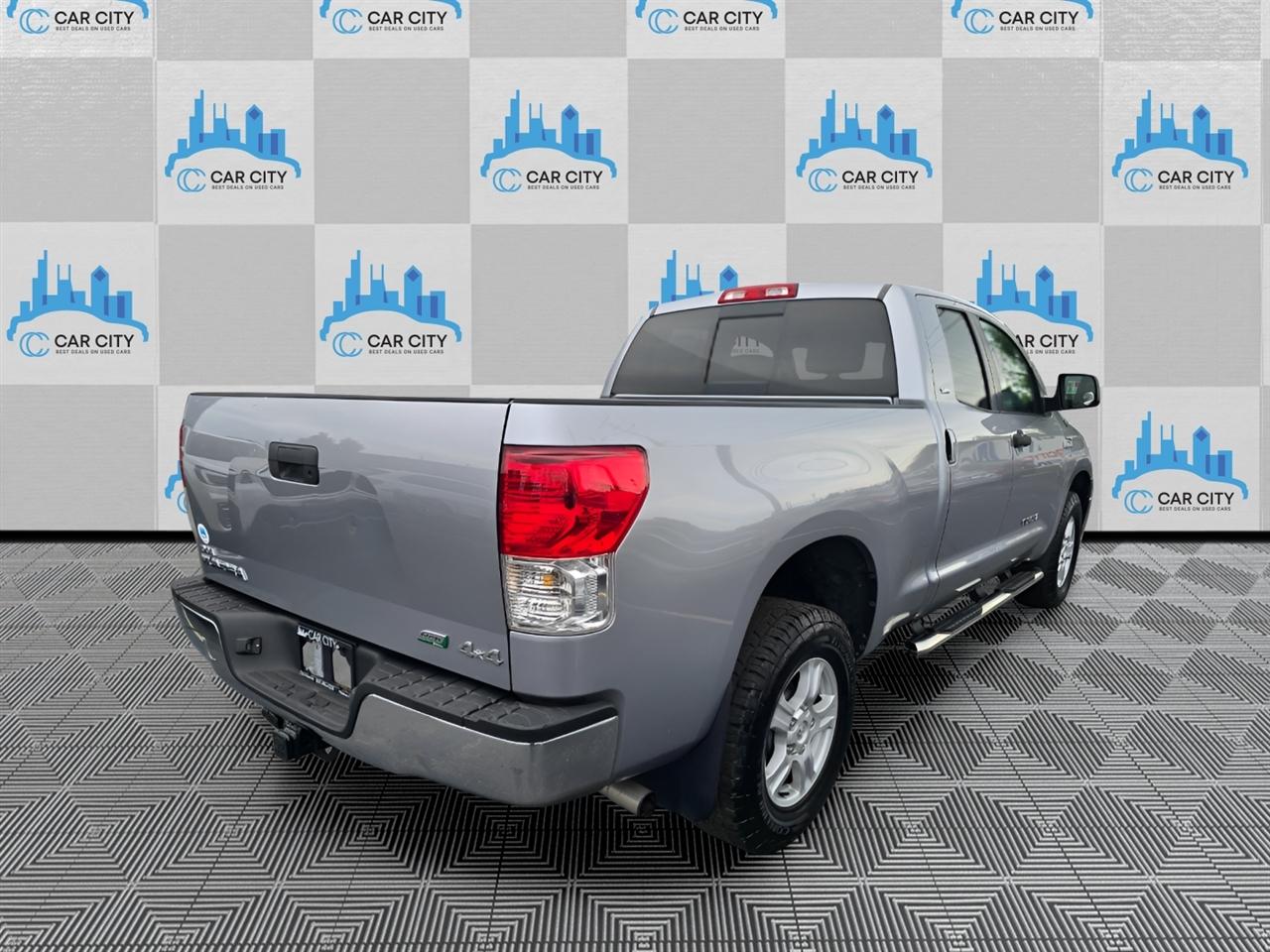 Toyota Tundra Tundra-Grade CrewMax 5.7L 4WD 2011