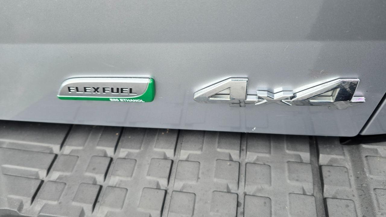 Toyota Tundra Tundra-Grade CrewMax 5.7L 4WD 2011