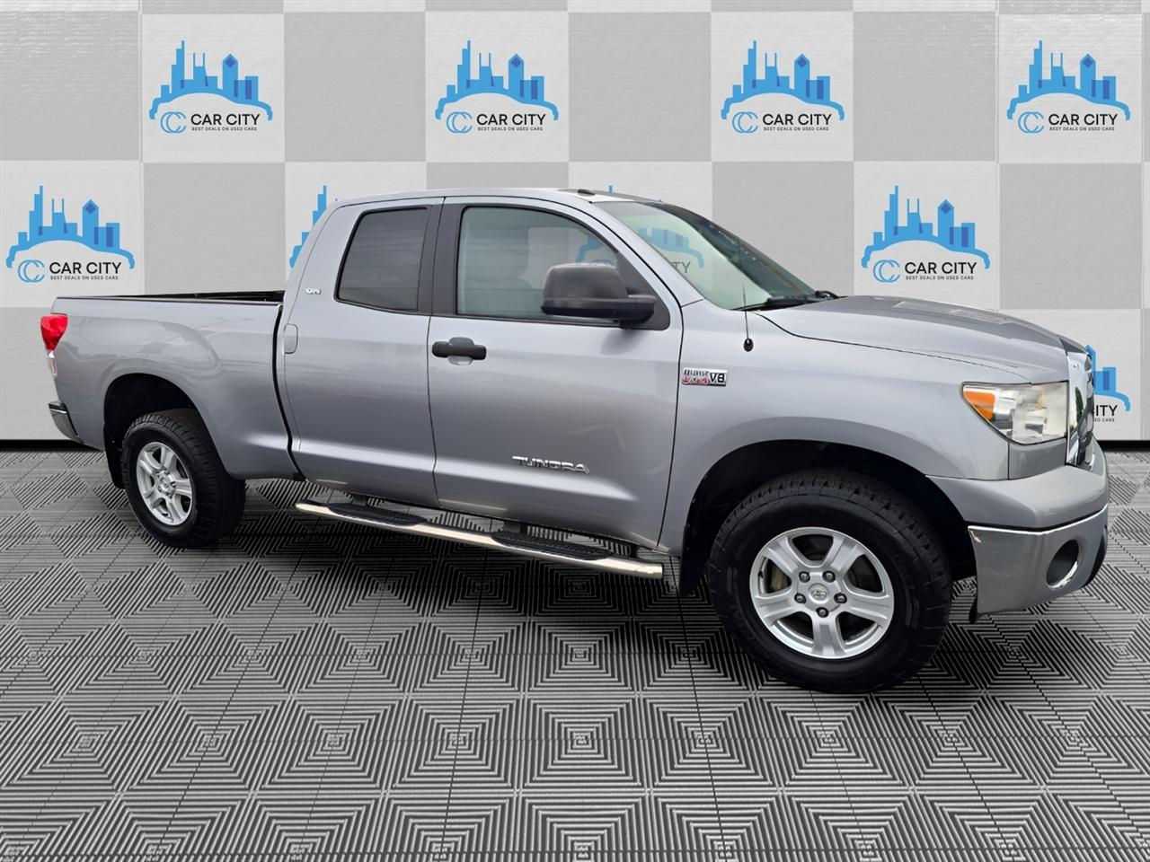 Toyota Tundra Tundra-Grade CrewMax 5.7L 4WD 2011