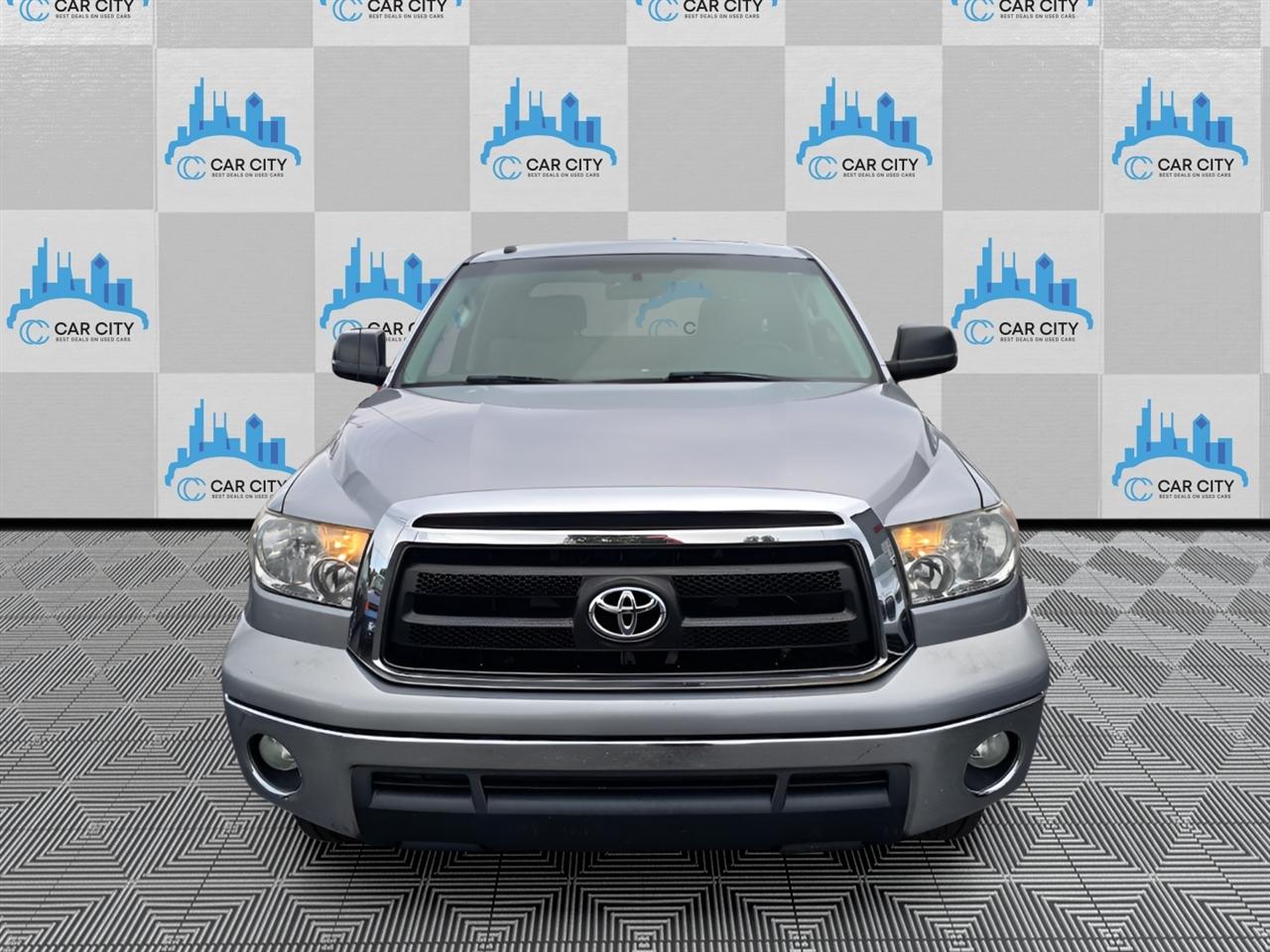 Toyota Tundra Tundra-Grade CrewMax 5.7L 4WD 2011