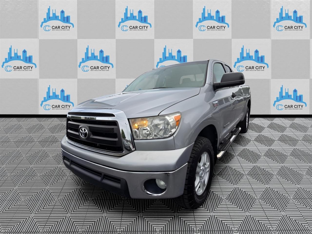 Toyota Tundra Tundra-Grade CrewMax 5.7L 4WD 2011