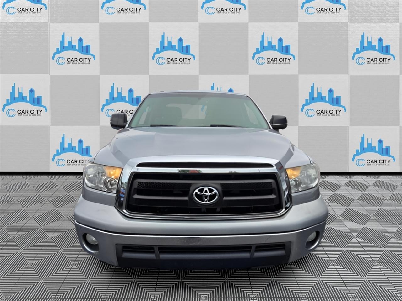 Toyota Tundra Tundra-Grade CrewMax 5.7L 4WD 2011