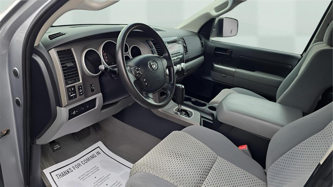 Toyota Tundra Tundra-Grade CrewMax 5.7L 4WD 2011