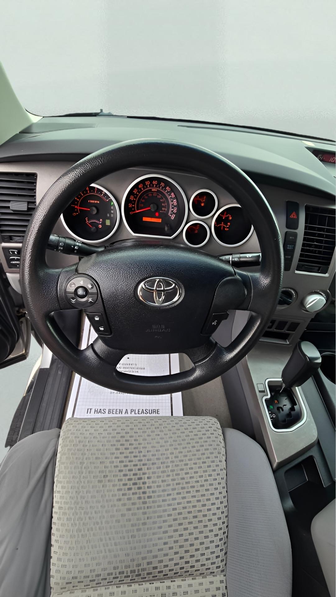 Toyota Tundra Tundra-Grade CrewMax 5.7L 4WD 2011