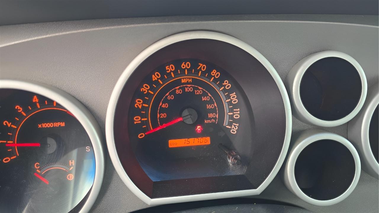 Toyota Tundra Tundra-Grade CrewMax 5.7L 4WD 2011