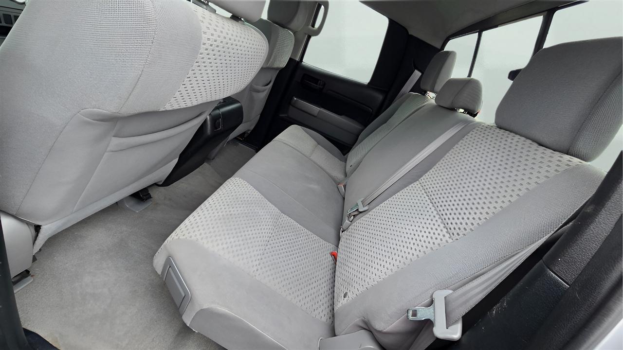 Toyota Tundra Tundra-Grade CrewMax 5.7L 4WD 2011