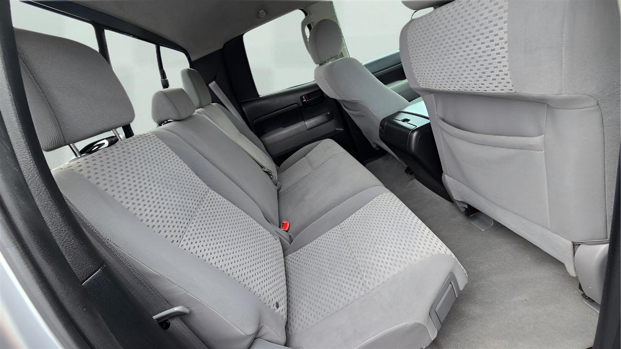 Toyota Tundra Tundra-Grade CrewMax 5.7L 4WD 2011