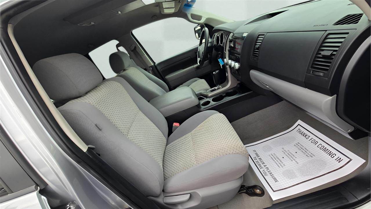 Toyota Tundra Tundra-Grade CrewMax 5.7L 4WD 2011