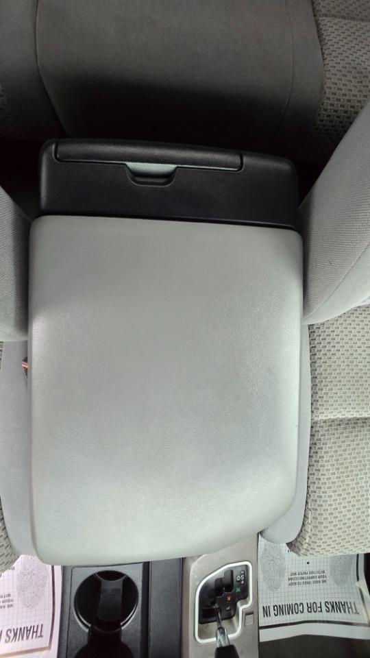 Toyota Tundra Tundra-Grade CrewMax 5.7L 4WD 2011