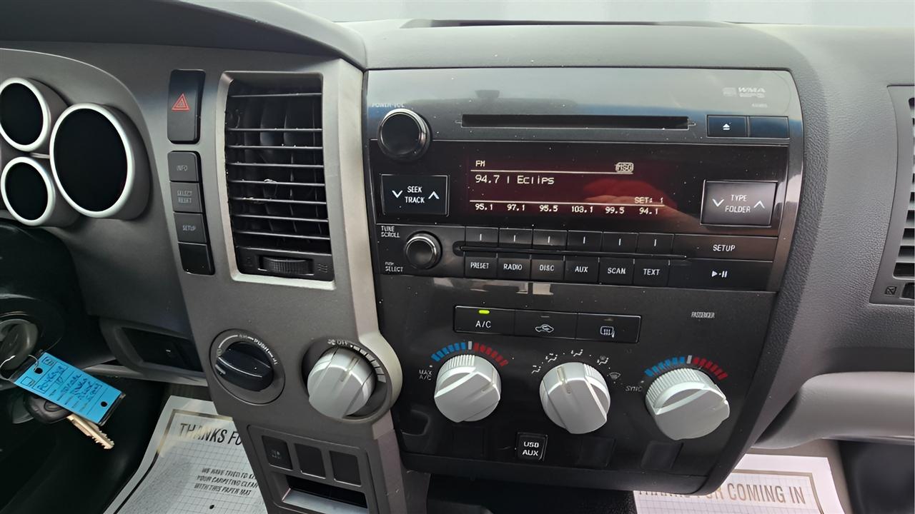 Toyota Tundra Tundra-Grade CrewMax 5.7L 4WD 2011