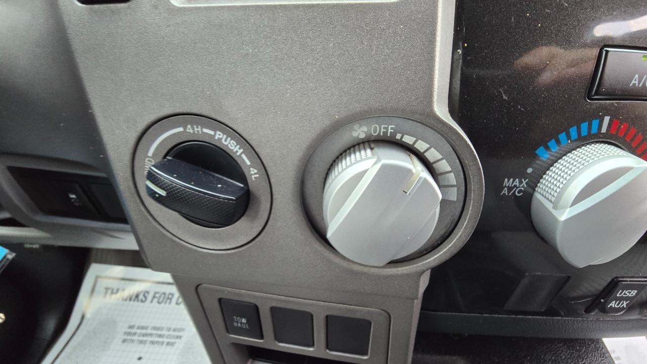 Toyota Tundra Tundra-Grade CrewMax 5.7L 4WD 2011