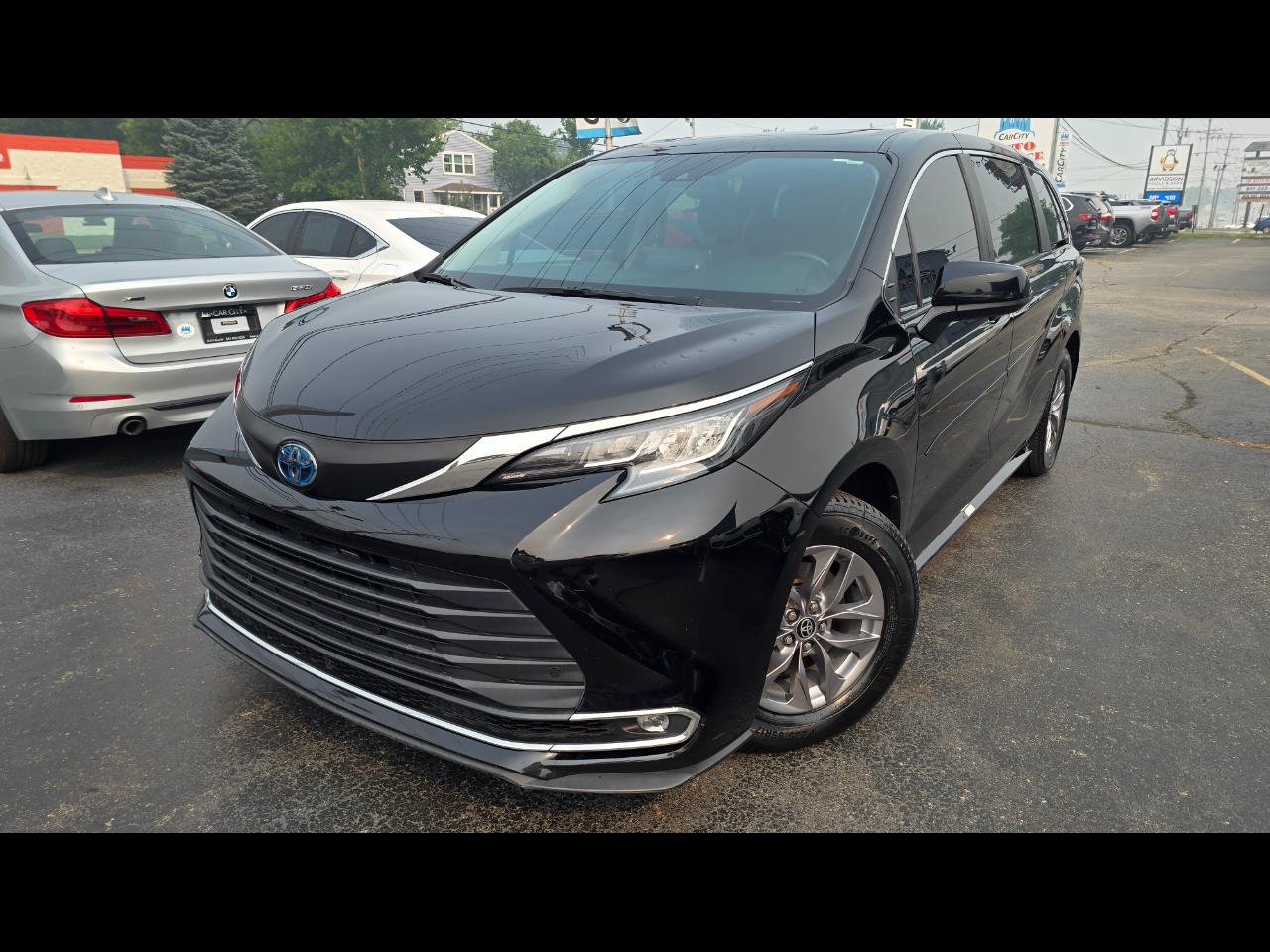 Toyota Sienna XLE 7-Passenger 2023