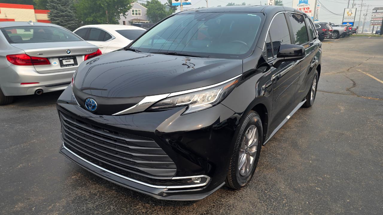 Toyota Sienna XLE 7-Passenger 2023