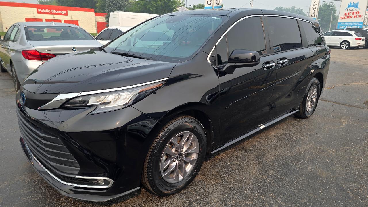 Toyota Sienna XLE 7-Passenger 2023
