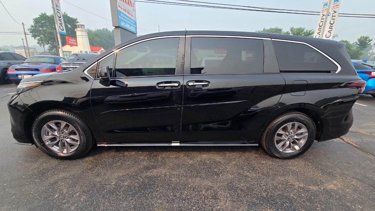 Toyota Sienna XLE 7-Passenger 2023